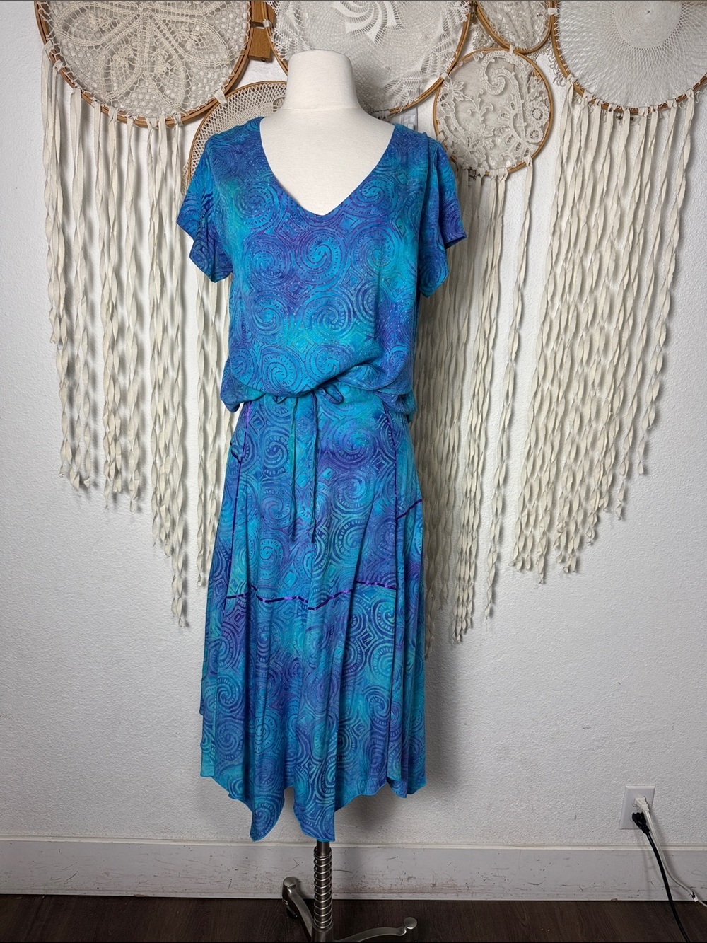 Fish Face VI Maisie Batik Short Sleeve Top Size Large in Bluesy Fish TOP ONLY